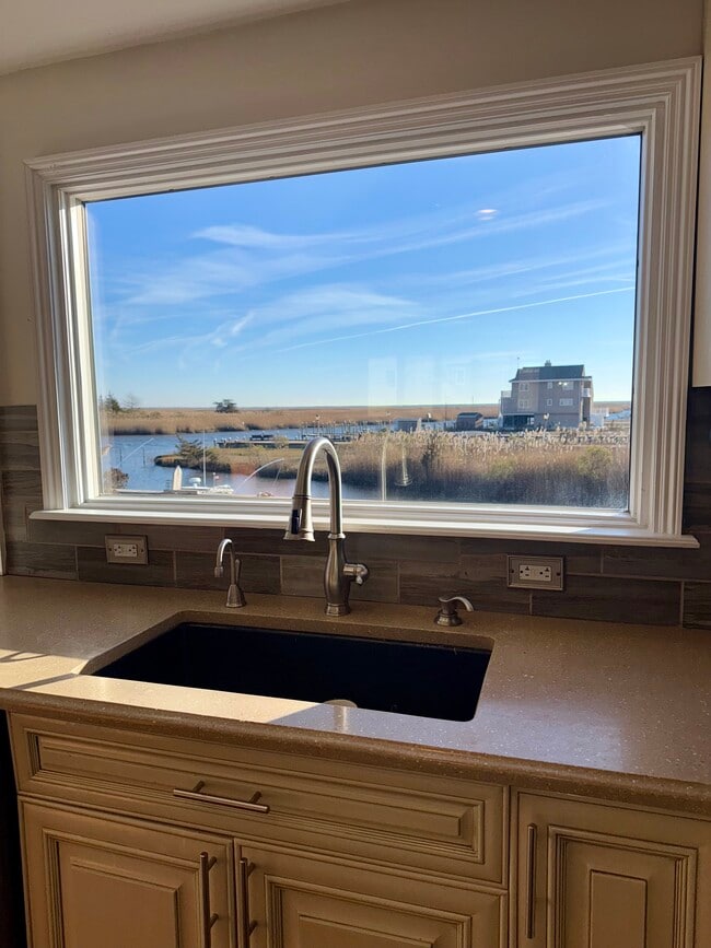 Building Photo - 256 Alley Ave