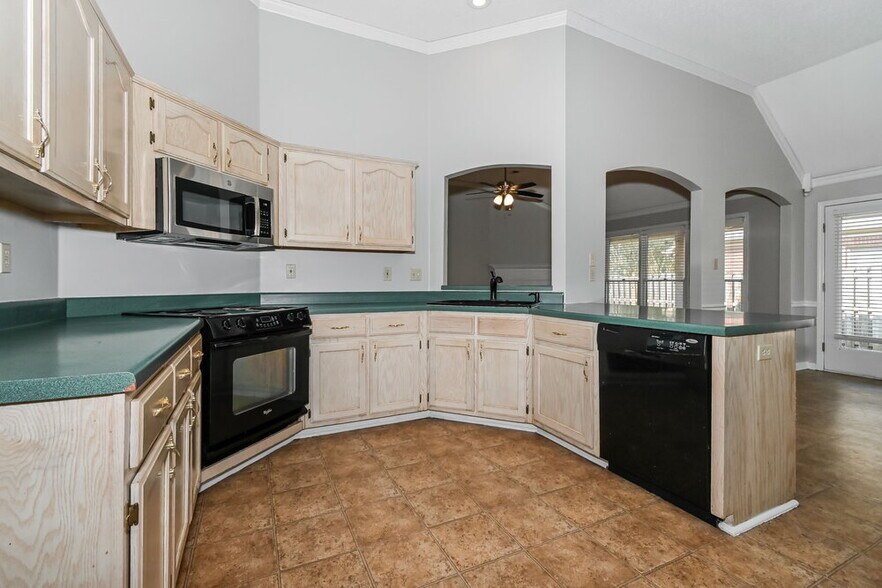 Building Photo - 2055 Bohemia Cove