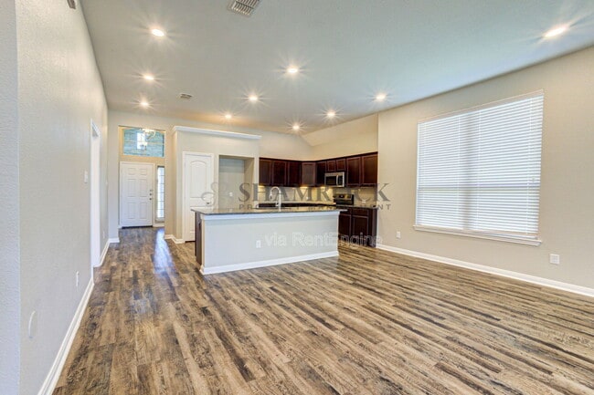 Building Photo - 10225 Biltmore Dr