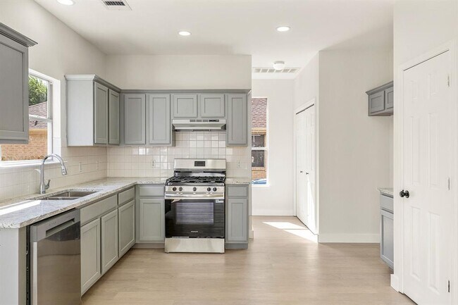 Building Photo - 3600 Texas Topaz Dr