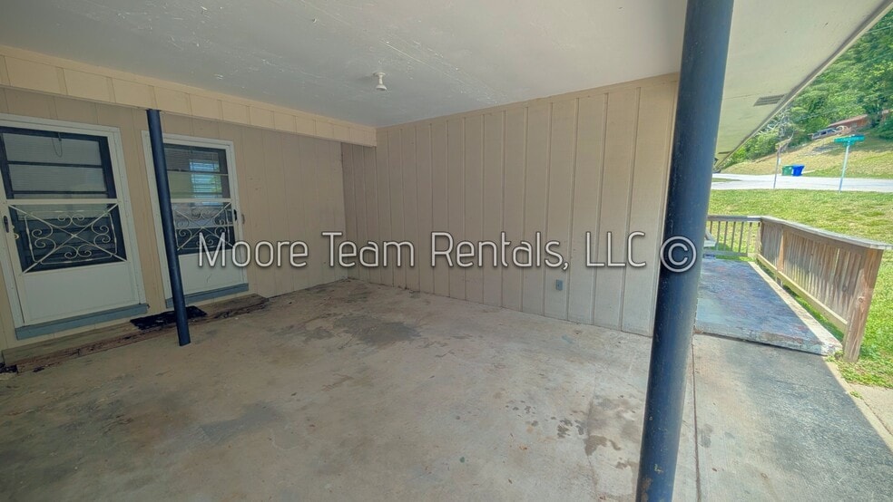 Building Photo - 182 Ewart Dr