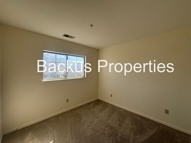 Building Photo - Great two-bedroom home at end of cul-de-sac