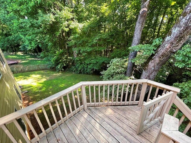 Building Photo - 400 Park Creek Dr