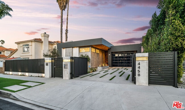 Building Photo - 4458 Mammoth Ave