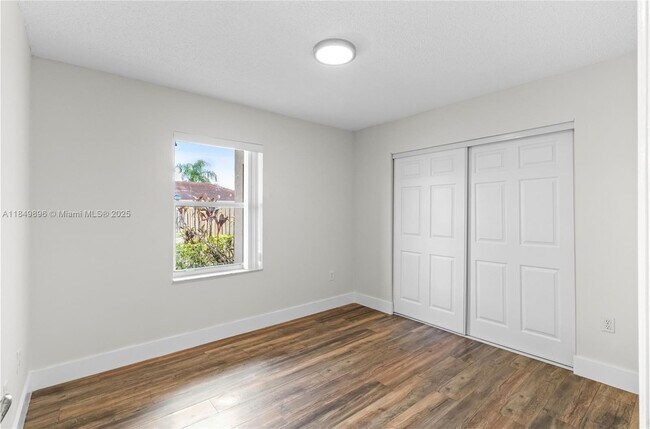 Building Photo - 14611 SW 156th Ave