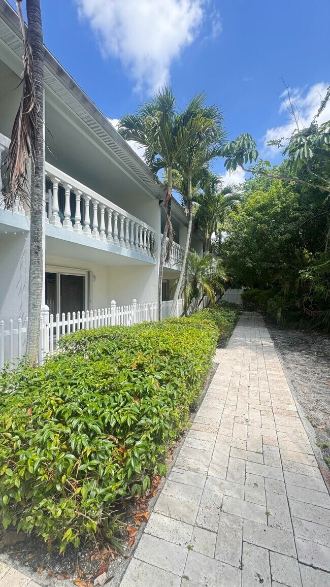 Building Photo - 1727 Jimmy Buffett Mem Hwy