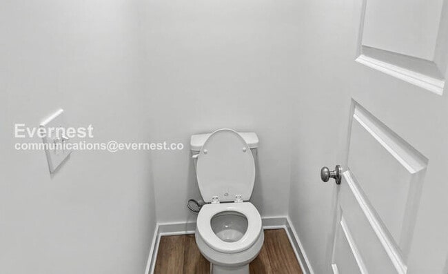 Building Photo - 3 Bed/3 Bath Townhome with Off-Street Parking / Pet-Friendly / Vouchers Accepted / Available Now!