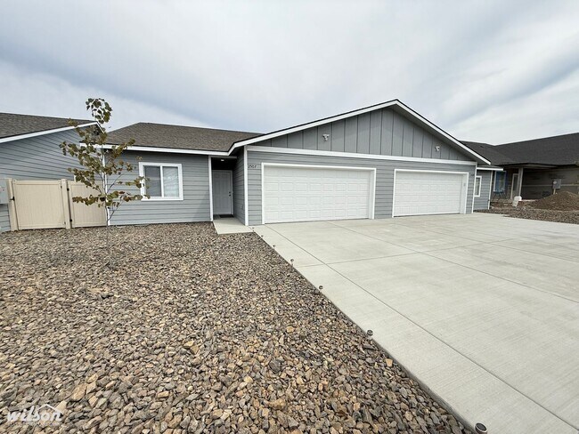Building Photo - 2507-2509 S 47th Ave