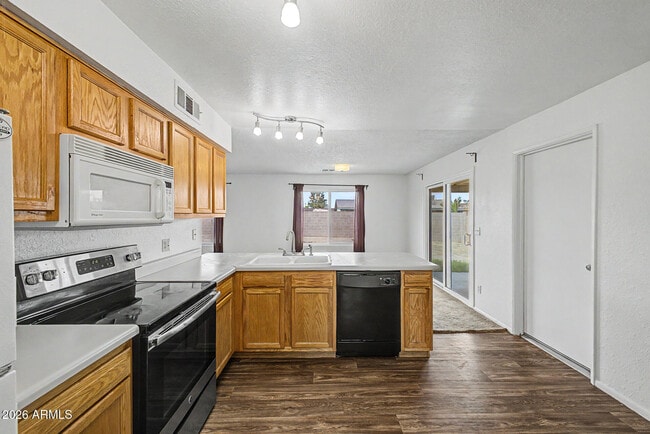 Building Photo - 932 W Libra Dr