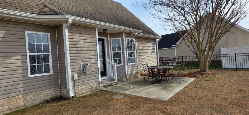 Building Photo - 329 Lafollette Dr