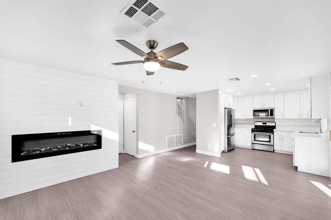 Building Photo - Stunning Remodeled Summerlin Home!