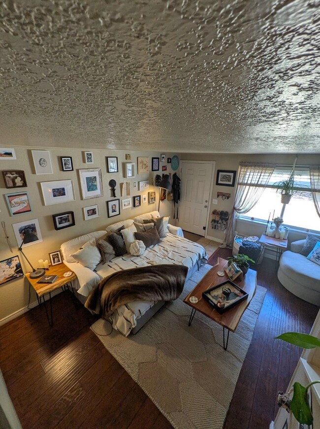 Building Photo - 1201 Pomona St