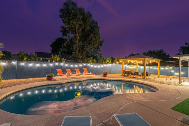 Building Photo - Downtown Gilbert Boho-Oasis|Pool|Gazebo|Ga...