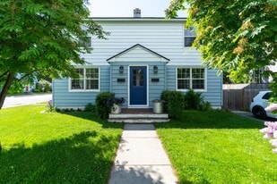 Building Photo - 1142 H St