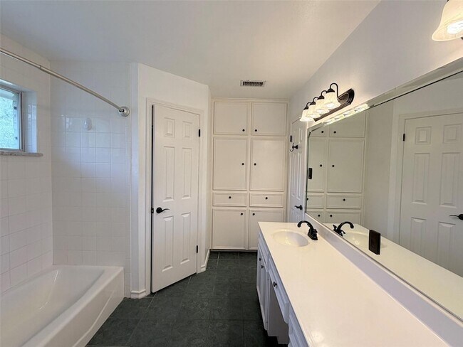 Building Photo - 123 Mesa Verde Dr