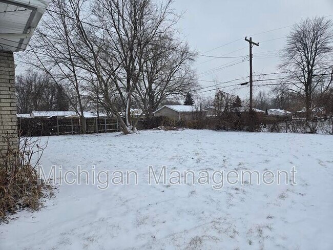 Building Photo - 6927 Janet St