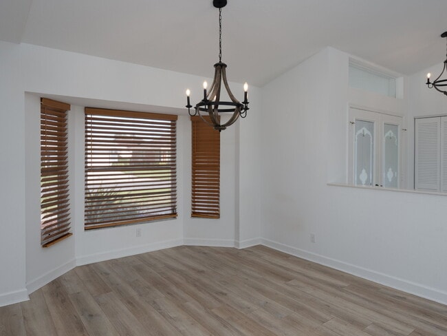 Building Photo - "Spacious 3-Bedroom Pool Home with 2 Baths & 2,075 Sq. Ft. of Comfort in Venice, FL!"