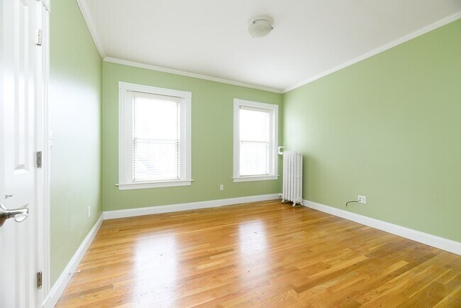 Building Photo - 57 Magazine St