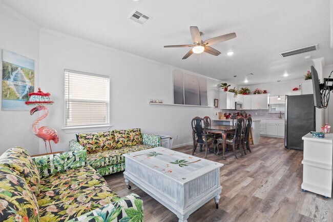 Building Photo - 139 W Palm