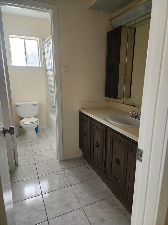 Building Photo - 9110 Grape St