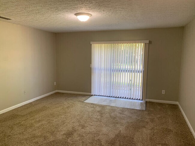 Building Photo - Charming & Newly Renovated 4-Bedroom, 2-Ba...