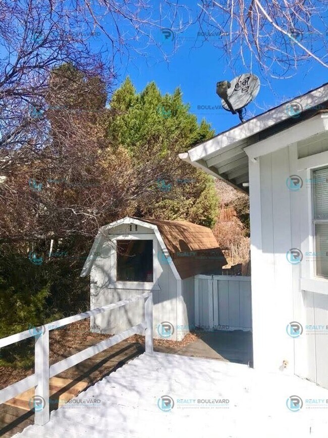 Building Photo - You will love this back yard!!