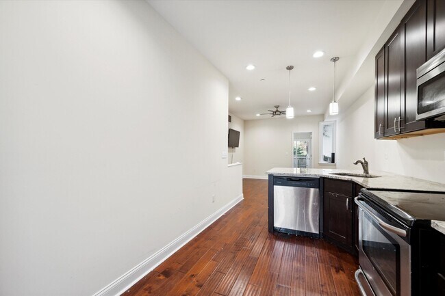 Building Photo - 1521 W Seybert St