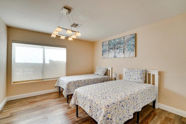 Building Photo - 2697 Pala Dura Dr