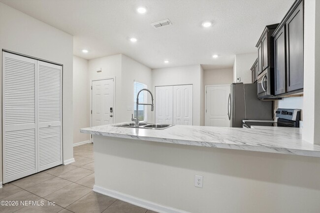 Building Photo - 377 Aralia Ln