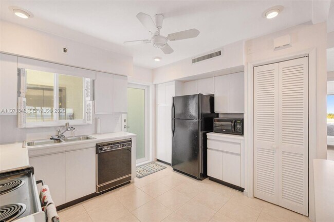 Building Photo - 2001 S Surf Rd