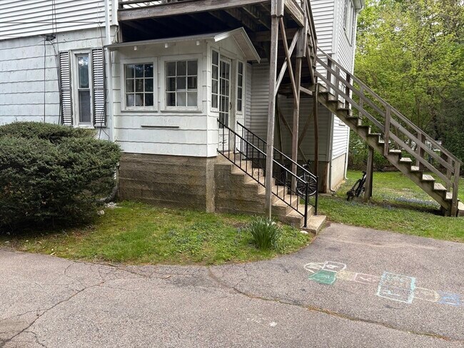 Building Photo - 66 Spring Rd