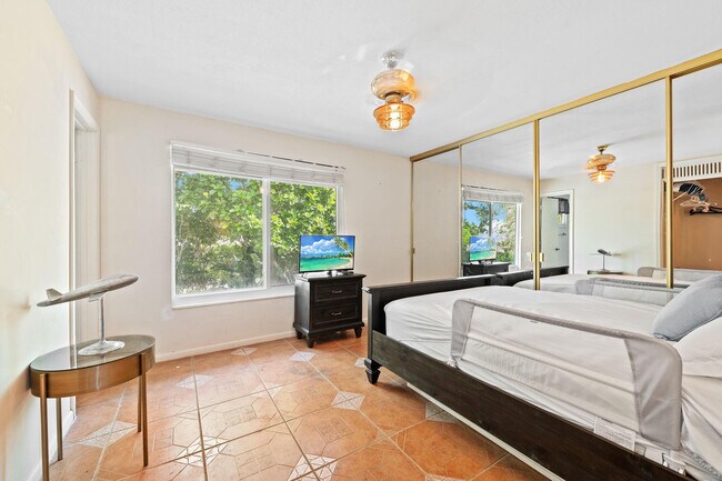 Building Photo - 4620 NE 25th Ave