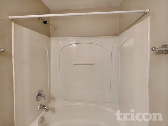 Building Photo - 317 Welch Dr