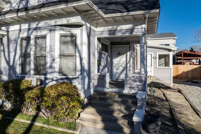 Building Photo - 331 Roberts St