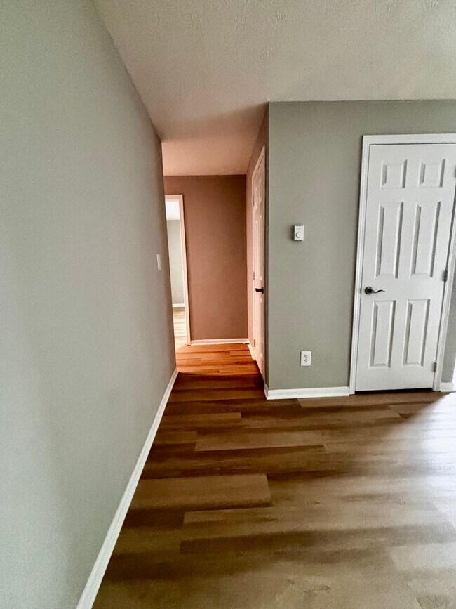 Building Photo - A Fresh Start: Renovated 2-Bedroom in Serene Englewood with Washer/Dryer Hookups!