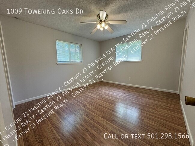 Building Photo - 1009 Towering Oaks Dr