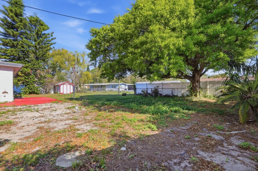 Building Photo - 5601 Forest Hills Dr