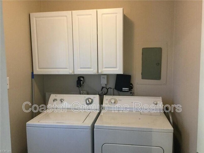 Building Photo - 116 S Corwood Ave