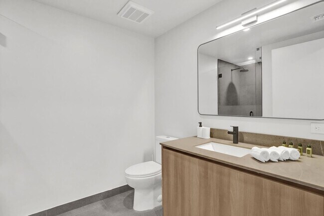 Building Photo - 121 NE 5th St