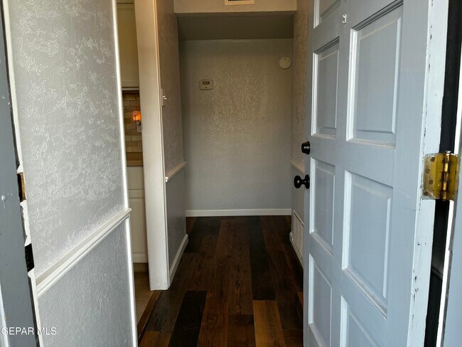 Building Photo - 6700 Escondido Dr