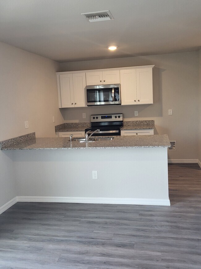 Building Photo - 1724 High Ridge Dr