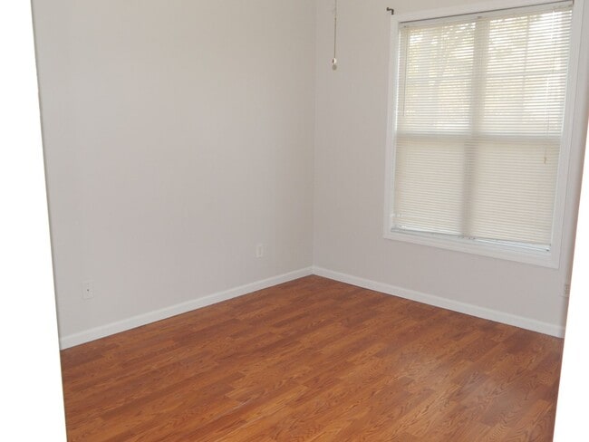 Building Photo - Wilshire Townhouse