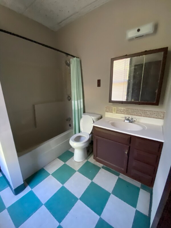 Building Photo - 2454 River Rd