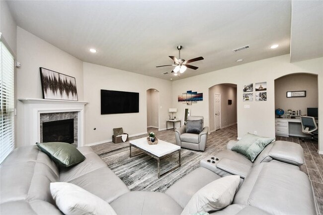 Building Photo - 25119 Sundance Park Ln