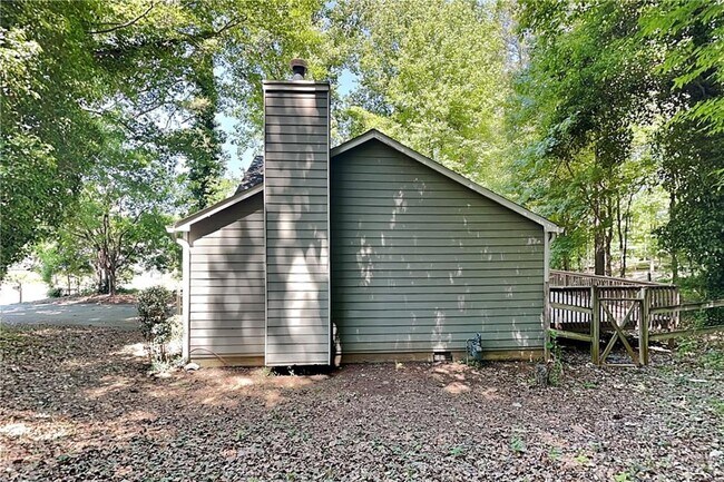 Building Photo - 628 Bluff Dr