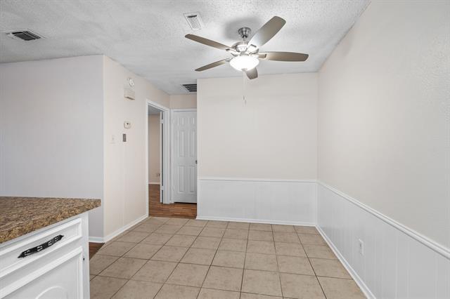 Building Photo - 726 E Pecan St