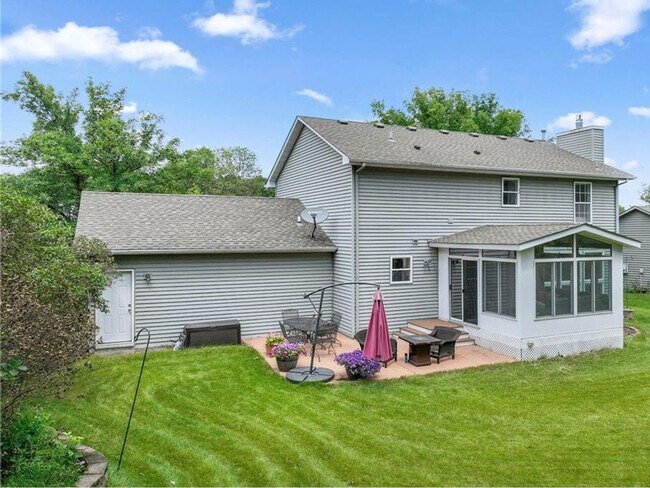 Building Photo - *Short term lease!* Spacious Like-New 2-Story with Office, Fireplace, Sunroom, Gourmet Kitchen & ...