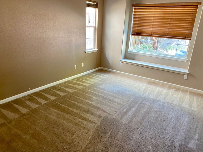 Building Photo - 4 bedroom home in Bethany village