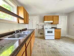 Building Photo - 72 Pier St