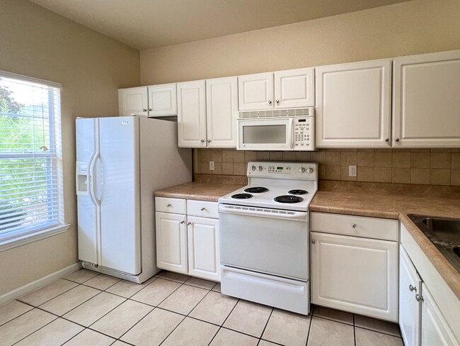 Building Photo - 2/2.5 Town Home in Magnolia Place Available NOW! *Approved Application*